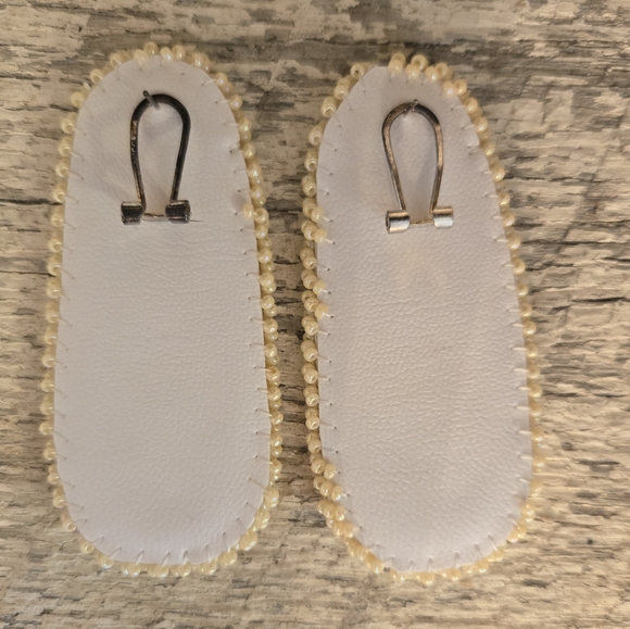 Handmade Navajo beaded pow wow earrings, rainbow & basket design - Picture 8 of 12